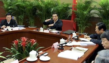 李克強(qiáng):取消戶籍學(xué)歷限制 戶籍改革